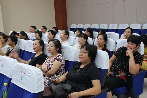 更需要非学历教育;不仅需要更新教育专业知识与理论,提高教学技能,还